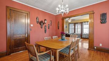 Maison (5 Bedrooms) | Restauration dans la chambre