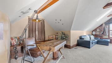 House (5 Bedrooms) | 6 bedrooms, premium bedding, laptop workspace, iron/ironing board