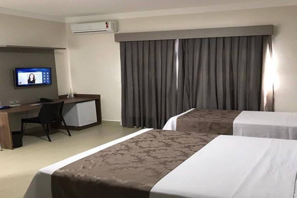 luxo triplo casal | minibar, desk, blackout curtains, free wifi