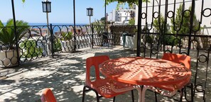 Outdoor dining - Economy family apartment (Ulcinj)