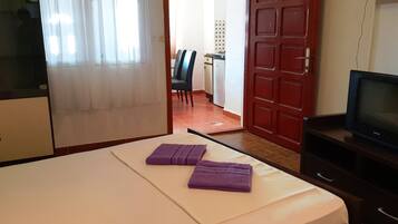 1 bedroom, free WiFi, bed sheets