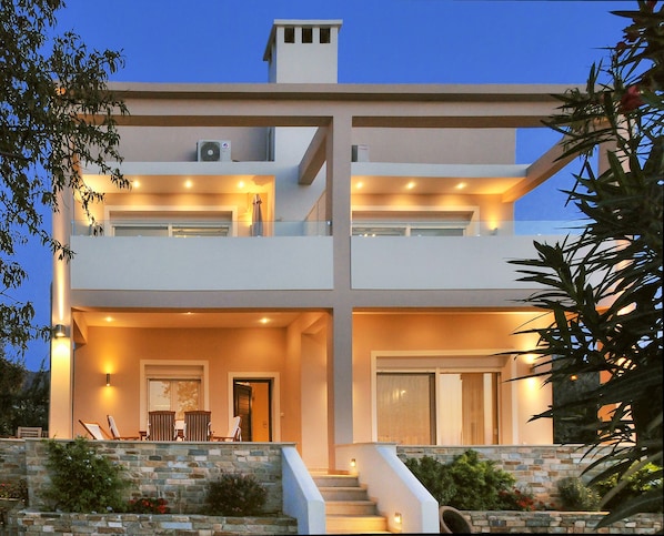 المنشأة من الخارج