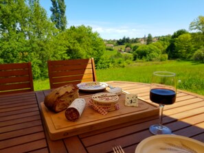 Outdoor dining - Private Pool, Panoramic Views – Dordogne & Lot Gîte (Payrac)
