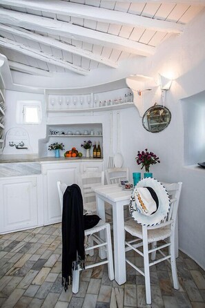 Villa | Private kitchen | Fridge, stovetop, cookware/dishes/utensils