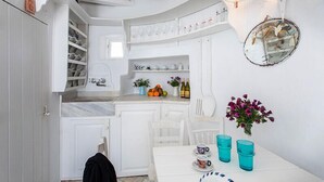 Villa | Eigene Küche | Kühlschrank, Herdplatte, Kochgeschirr/Geschirr/Besteck