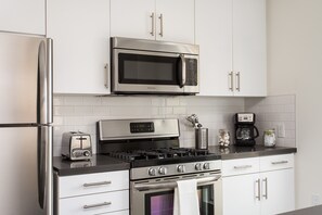 Premier Apartment | Private kitchen | Full-sized fridge, microwave, oven, stovetop - New Downtown LA Luxury Jr. Penthouse (Los Angeles)