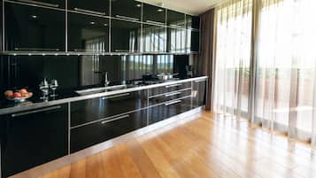 Fridge, microwave, oven, stovetop