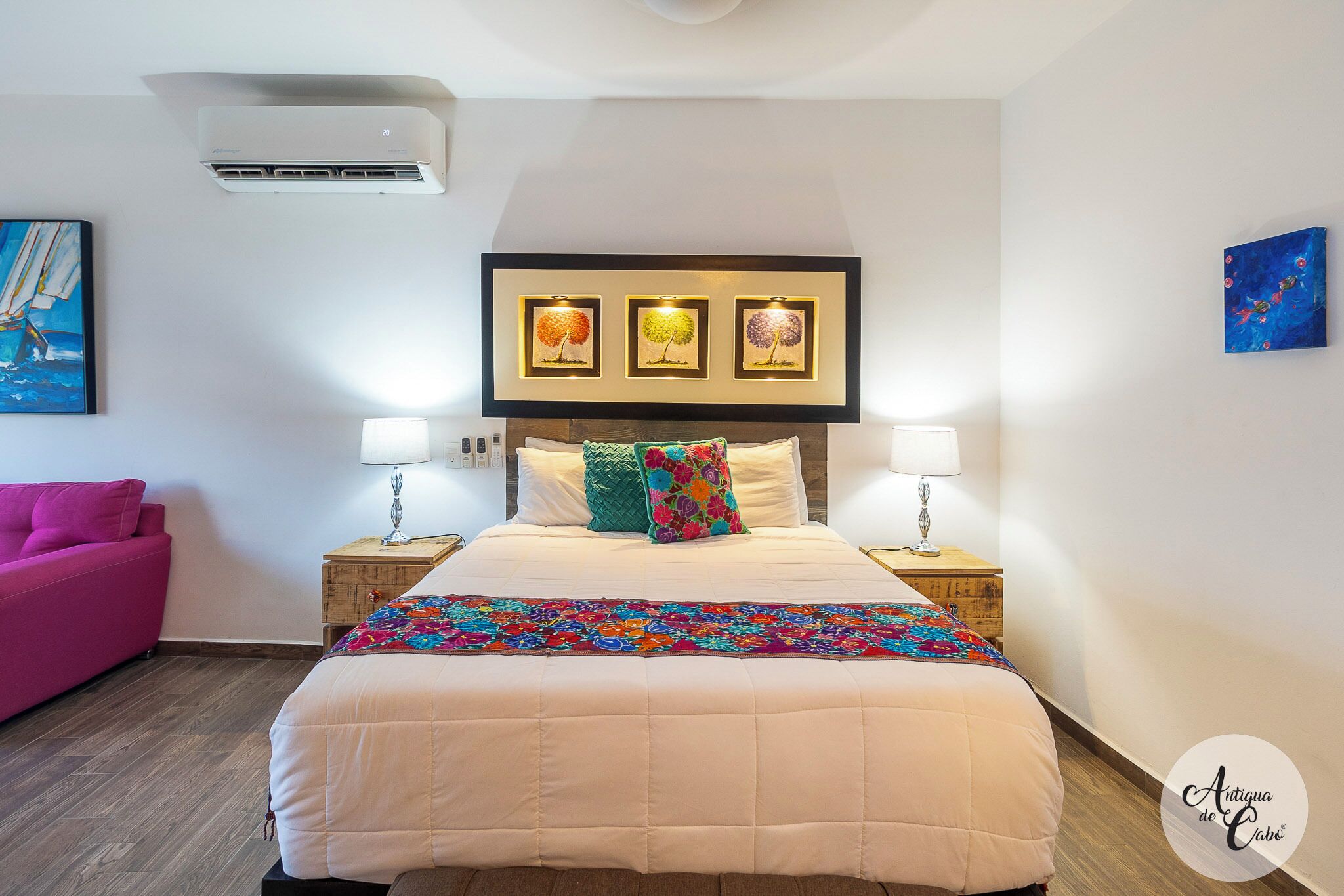 Comfort Studio, 1 Queen Bed with Sofa bed, Pool Access | In-room safe, blackout drapes, iron/ironing board, free WiFi