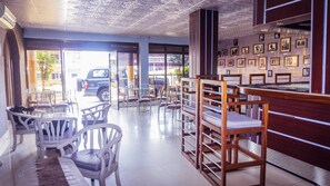 Desayuno todos los días (con cargo)