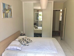 3 bedrooms, iron/ironing board, free WiFi, bed sheets - Charming 3 bedrooms cottage with a pool for a typical experience in Provence (Saint-Rémy-de-Provence)
