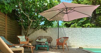 Charmante 4-Zimmer-Villa mit Pool, 10 Minuten vom Stadtzentrum entfernt