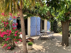 Outdoor dining - Charming 3 bedrooms cottage with a pool for a typical experience in Provence (Saint-Rémy-de-Provence)