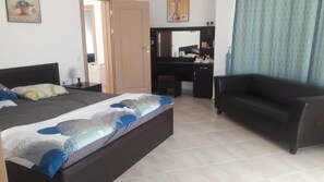 4 bedrooms, in-room safe, iron/ironing board, WiFi