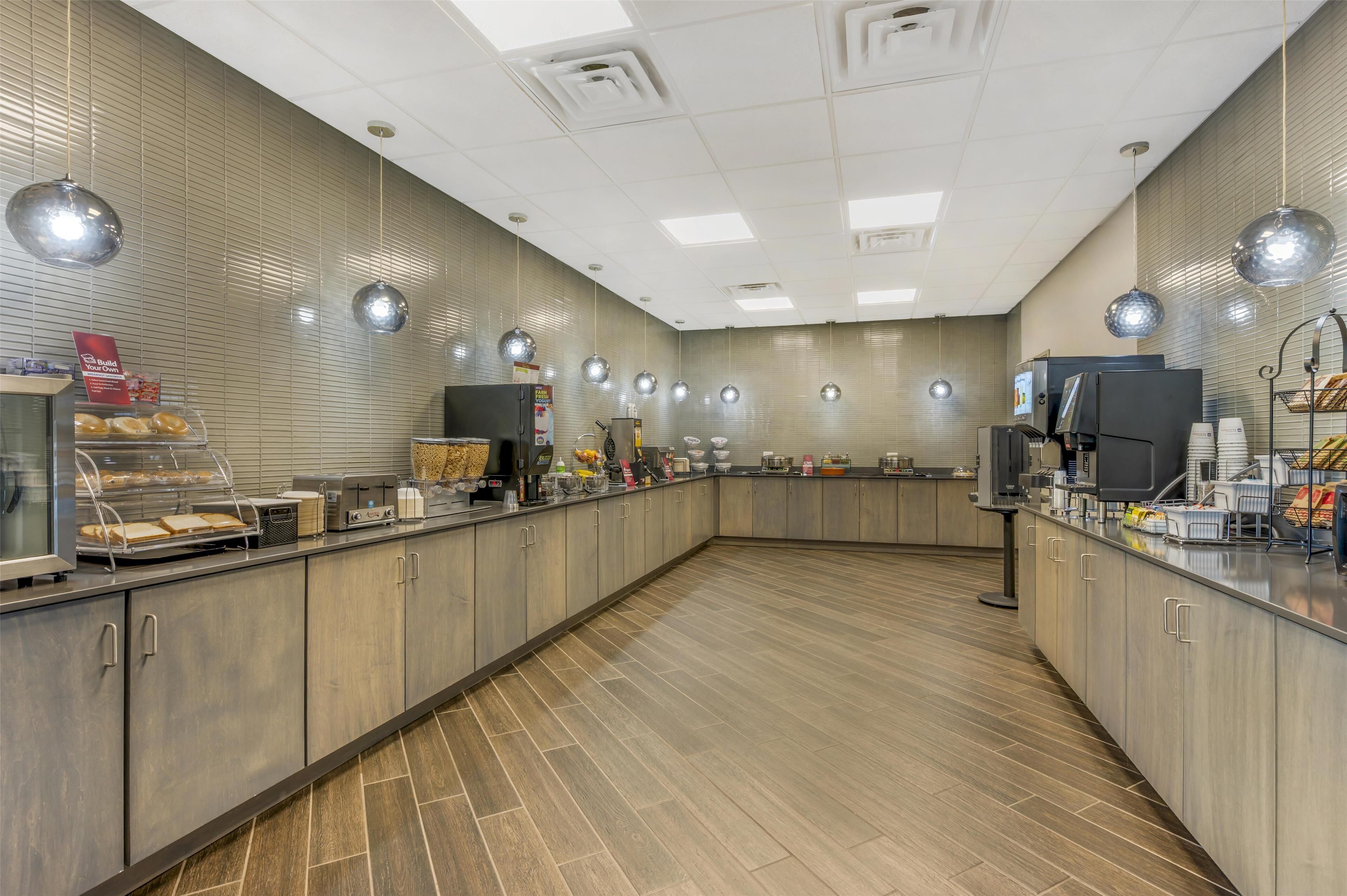 free daily full breakfast