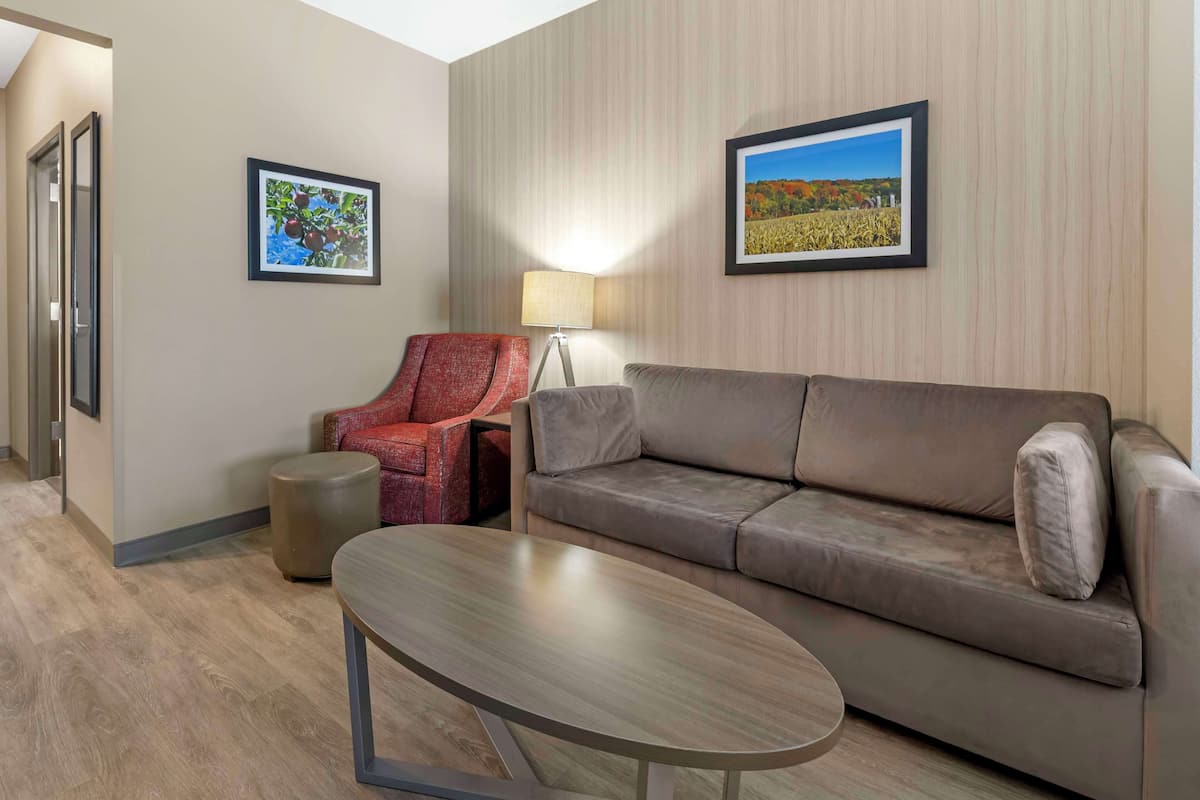 In-room safe, individually decorated, individually furnished, desk