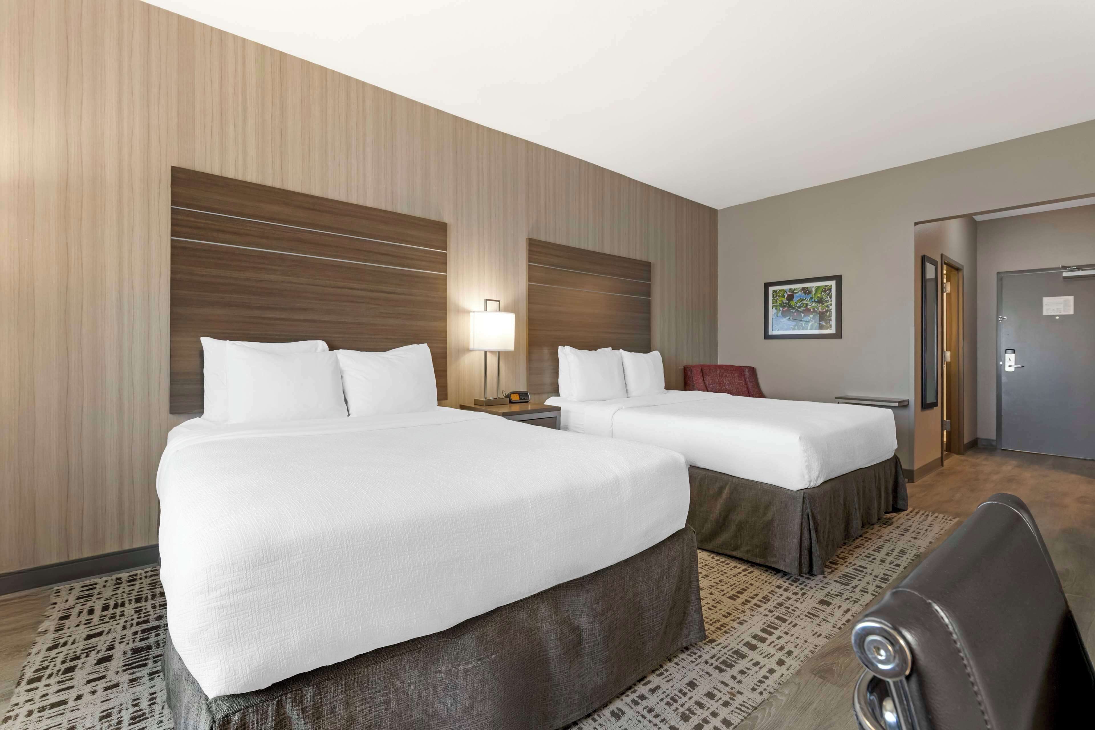 in-room safe, individually decorated, individually furnished, desk