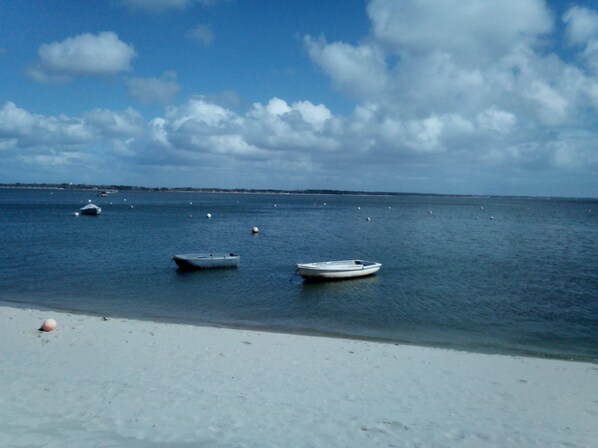 Plage à proximité, chaises longues