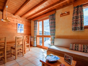 TV, fireplace, DVD player