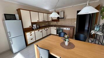 Refrigerador, microondas, parrilla de estufa y lavavajillas