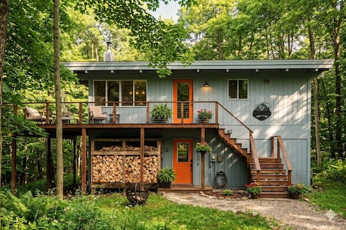 Wunderschönes, renoviertes Chalet mit Zugang zu Pools und Golf