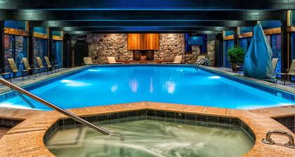 Chalet in the Trees - Sauna|Game Room|Pool Access