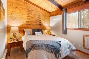 3 bedrooms, iron/ironing board, travel crib, free WiFi