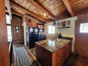 ثلاجة، ميكروويف، فرن، موقد طهي مسطح