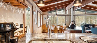 Private Chalet with Sauna, Minutes to Skiing/Golf