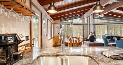 Upea, kunnostettu chalet w / pääsy Pools & Golf