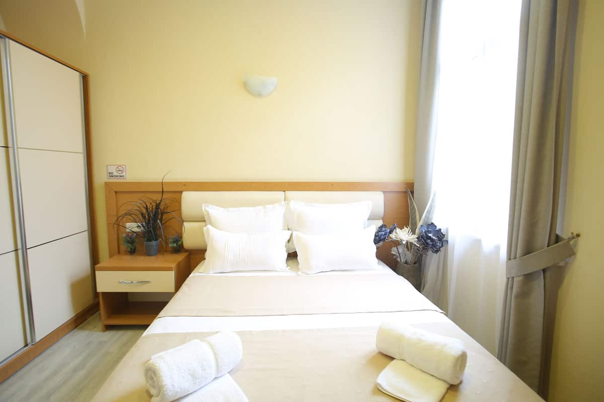 Minibar, in-room safe, individually decorated, desk