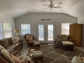 Älytelevisio, DVD-soitin, kirjoja