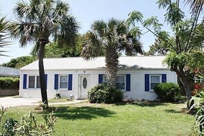 Exterior - ONE block away from beach! Bright, updated. Pet-friendly. Wheelchair accessible. (Isle of Palms)