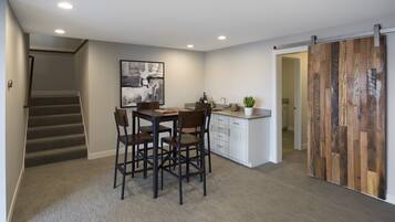 别墅 (4 Bedrooms) | 起居区 | 平板电视、壁炉