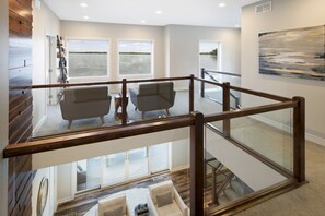 Villa (4 Bedrooms) | Property amenity - Lakefront Luxury (Mound)