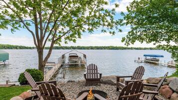 House (4 Bedrooms) | Property grounds