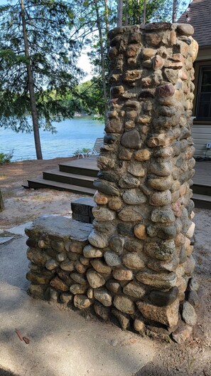 Property grounds - Beachfront 1-bedroom home, 15-minute drive to Traverse City
STR License #005060 (Traverse City)