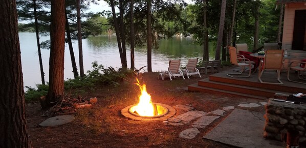 Outdoor dining - Beachfront 1-bedroom home, 15-minute drive to Traverse City
STR License #005060 (Traverse City)