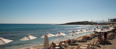 Una spiaggia nelle vicinanze