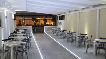 Snack bar