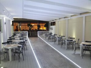 Snack-bar