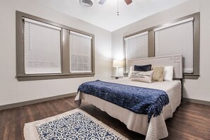 4 chambres, fer et planche à repasser, Wi-Fi, literie fournie