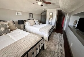 4 bedrooms, iron/ironing board, WiFi, bed sheets