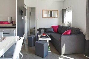 Design-talo, näköala lomakeskukseen | Oleskelualue | Älytelevisio