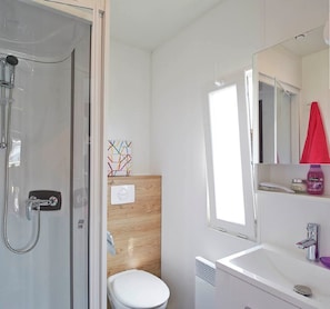 Design House, Resort View | Bathroom | Shower, free toiletries, hair dryer, towels - Gehobenes Mobilheim am Murner See (Wackersdorf)