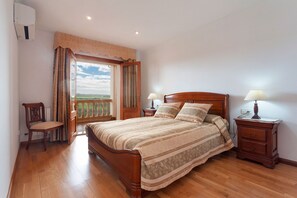 4 bedrooms, travel crib, free WiFi, bed sheets