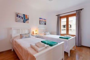 4 Schlafzimmer, Reisekinderbett, kostenloses WLAN, Bettwäsche