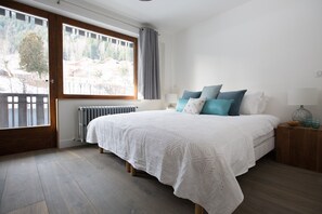 3 slaapkamers, een strijkplank/strijkijzer, gratis wifi, beddengoed