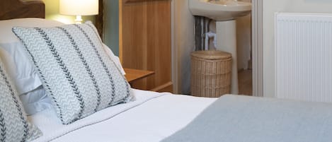 1 soverom, sengetøy i egyptisk bomull og strykejern/-brett