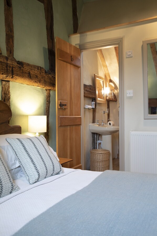 1 chambre, draps en coton égyptien, fer et planche à repasser