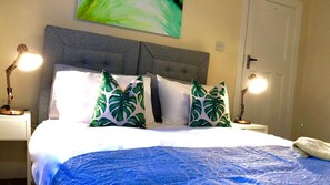 3 habitaciones, tabla de planchar con plancha, wifi y ropa de cama 